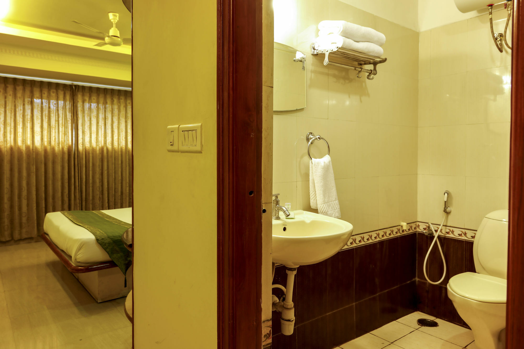 Treebo Trip Grand Regency Hotell Bangalore Exteriör bild