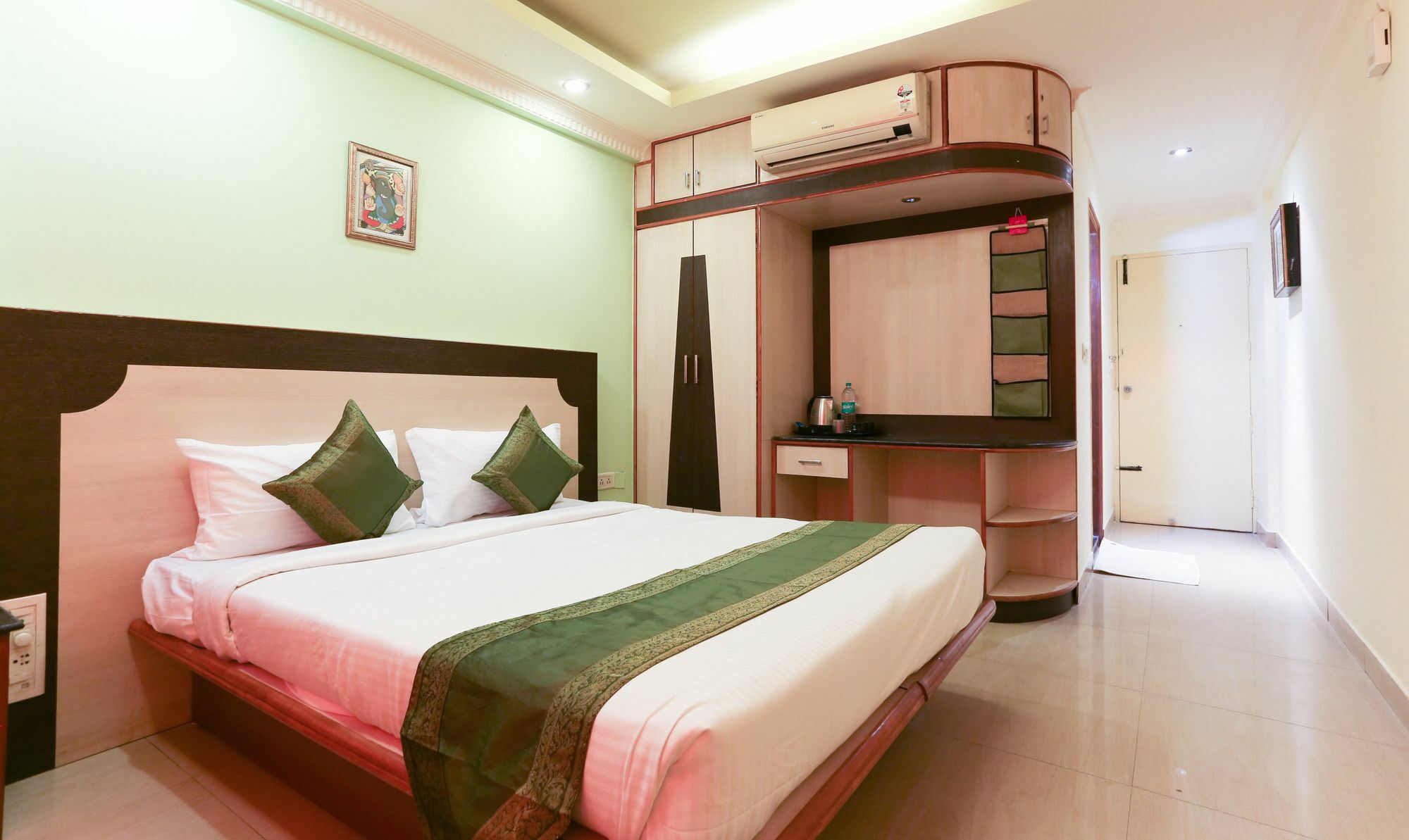 Treebo Trip Grand Regency Hotell Bangalore Exteriör bild