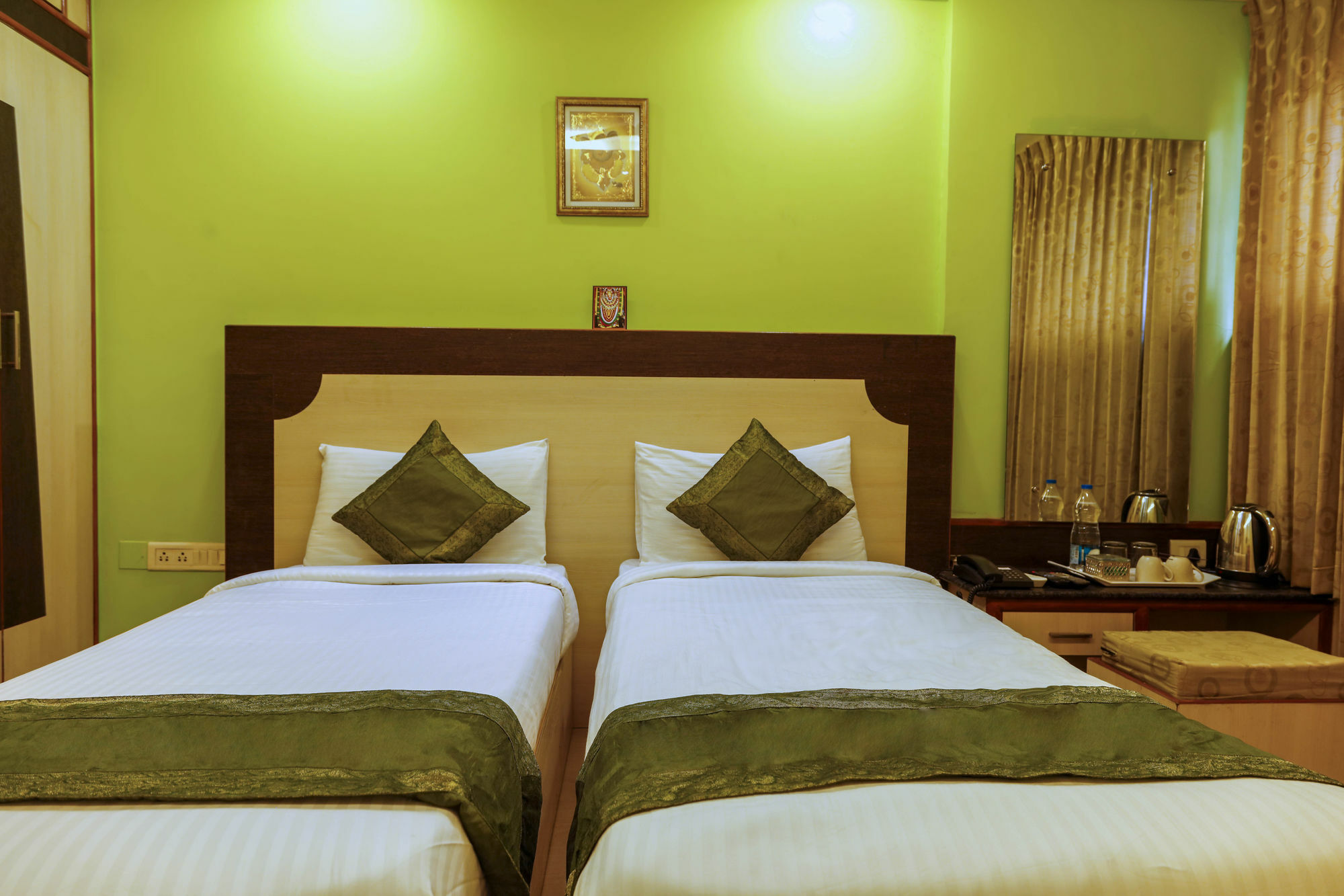 Treebo Trip Grand Regency Hotell Bangalore Exteriör bild