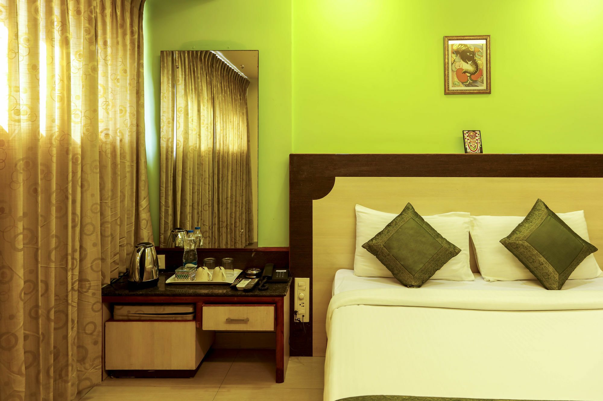 Treebo Trip Grand Regency Hotell Bangalore Exteriör bild